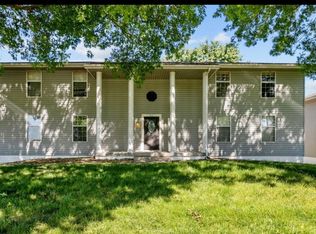 207 NW Barr Rd APT D, Grain Valley, MO 64029