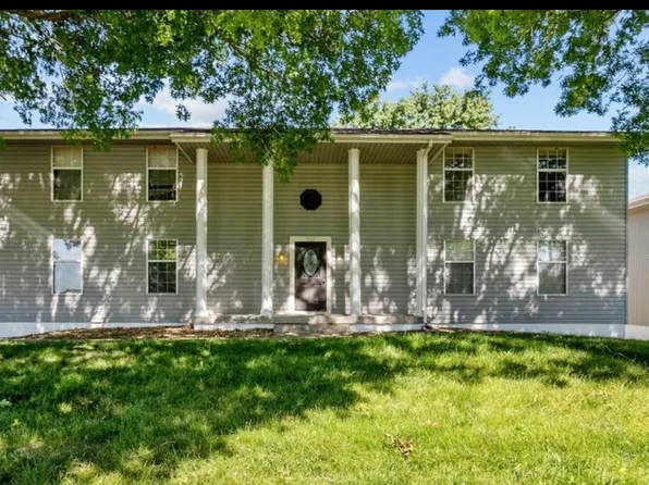 207 NW Barr Rd APT D, Grain Valley, MO 64029