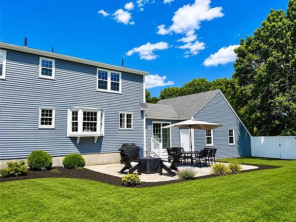 3rd image of 7 Cortland Ln