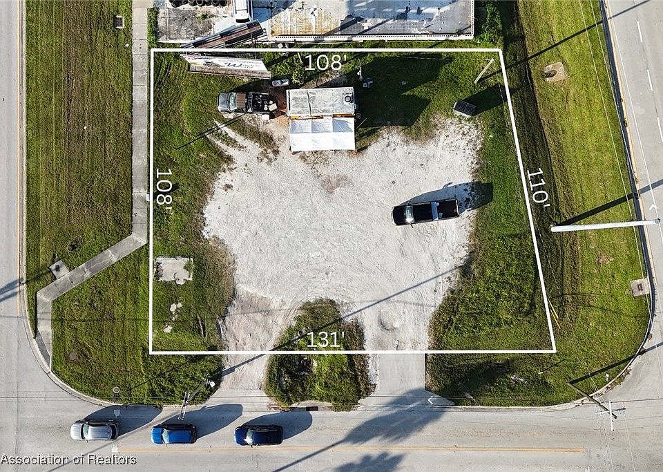 2nd image of 702 N 6th Ave