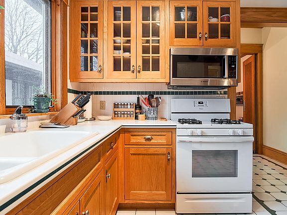 5th image of 897 Goodrich Ave #2