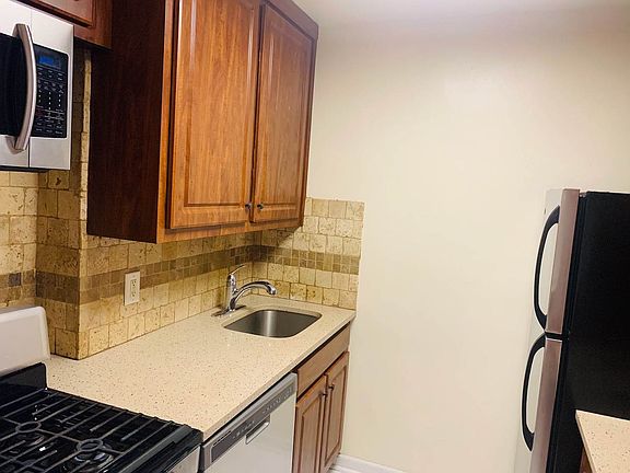 3rd image of 225 Saint Pauls Ave APT 8E