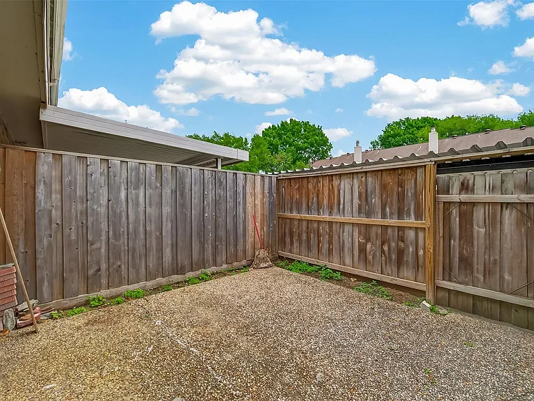6631 Wanda Ln — Photo 32