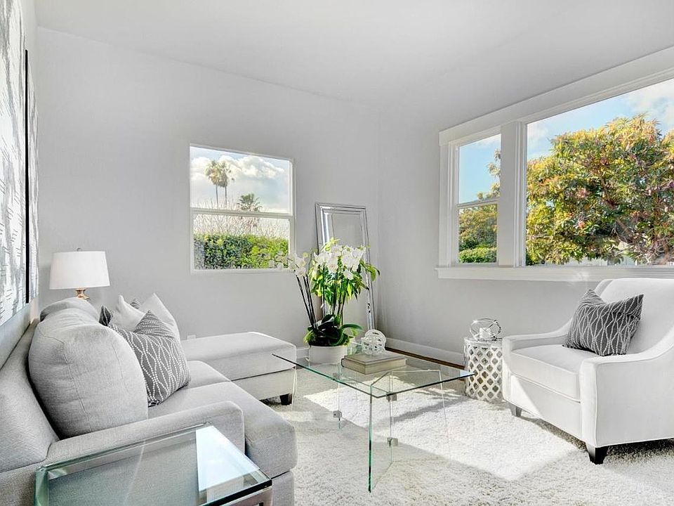 1st image of 453 Roosevelt Ave