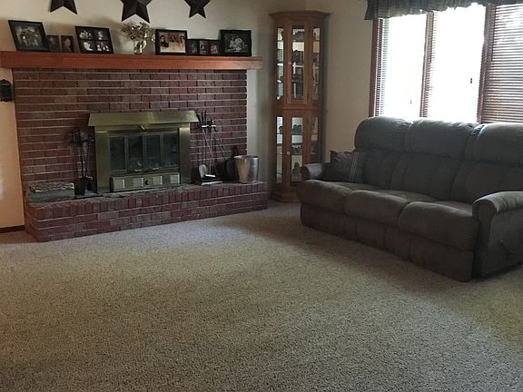 Living room with fireplace 
