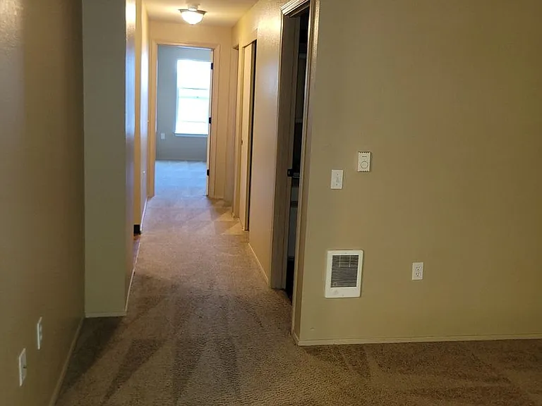 South Vista Apartments — Photo 15