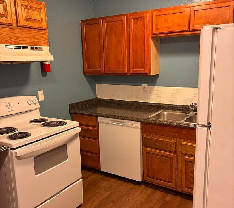 2nd image of 636 W 45th Ave APT 1