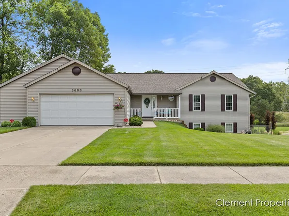 5600 Columbine Ave NE, Comstock Park, MI 49321