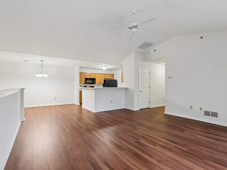 Autumn Park Apartments — Photo 17