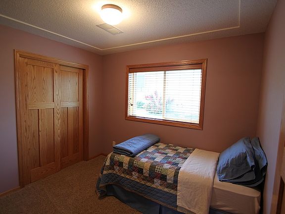 4th image of 1126 Meadows Dr