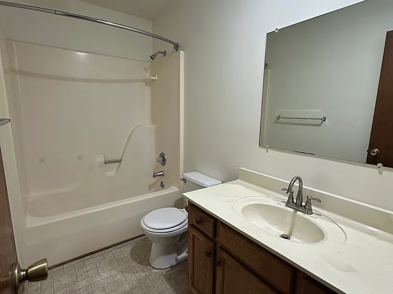 4 Pearl Dr #D — Photo 5