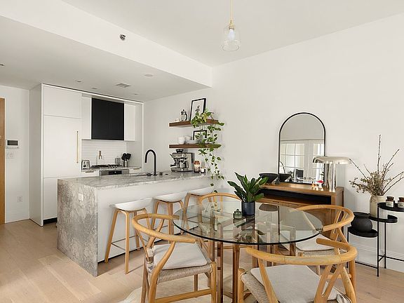 3rd image of 610 Warren St #3D