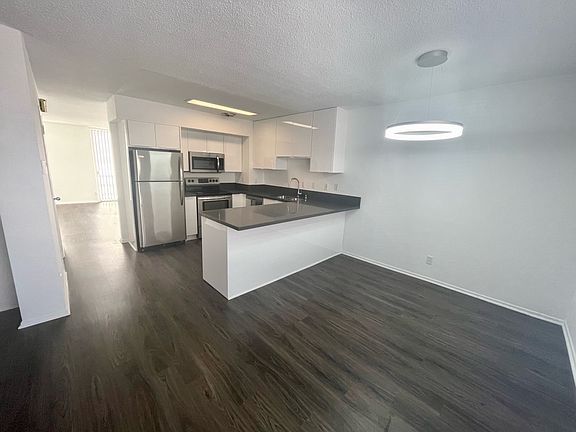 2nd image of 831 2nd St APT 13