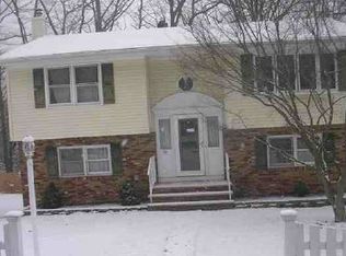 15 Bergen Trl, Hopatcong, NJ 07843