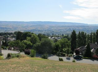 1912 Broadway Pl, Wenatchee, WA 98801