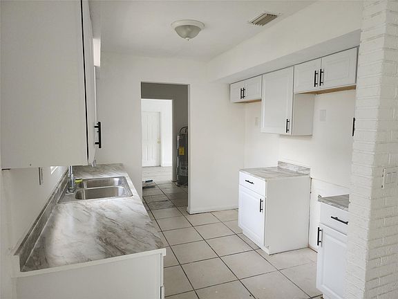 2nd image of 2870 NW 19th Street