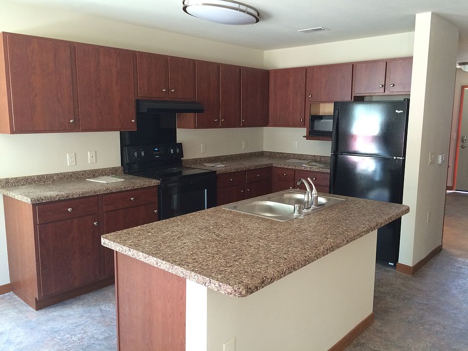 1st image of 231 S Sawyer St Unit 06