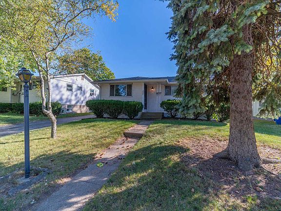 3rd image of 3841 Halsey Pl