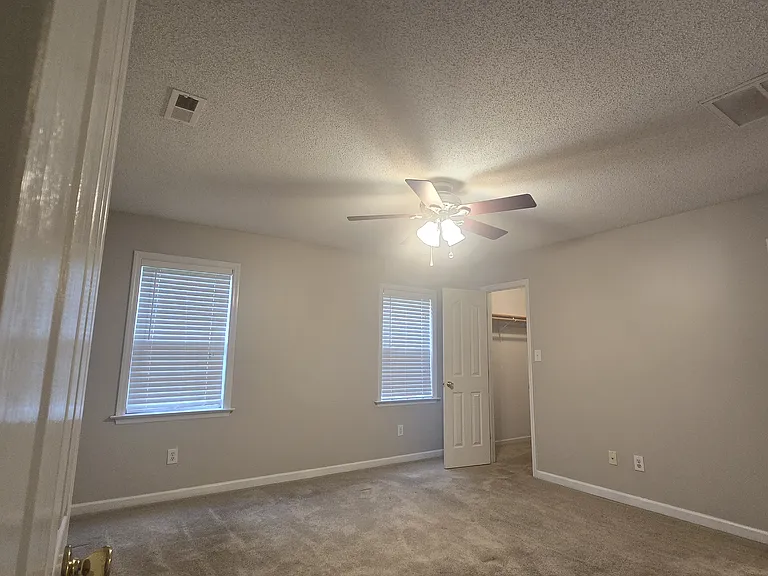 432 Spring Dr — Photo 7