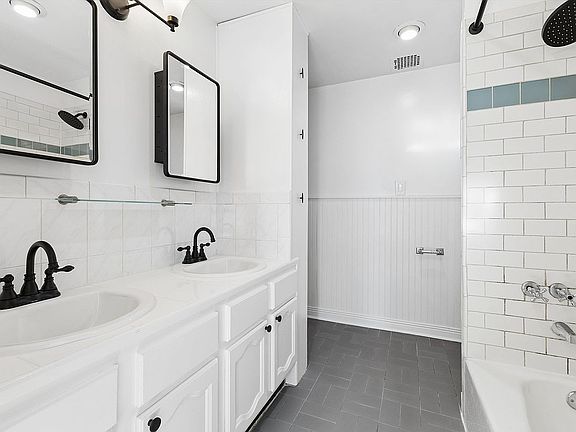 5th image of 487 6th Ave APT 4R
