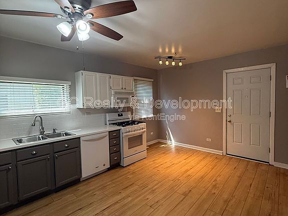 3rd image of 111 Des Plaines Ave #B