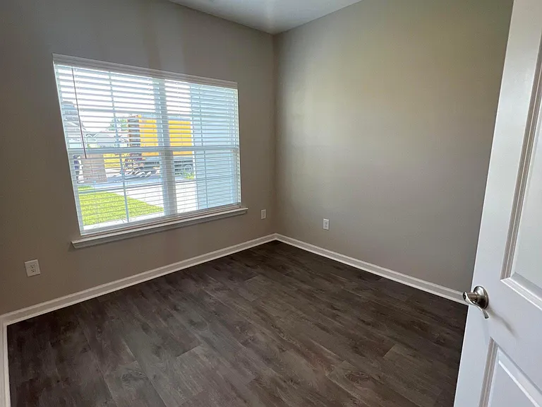 286 Maidens Choice Rd — Photo 20