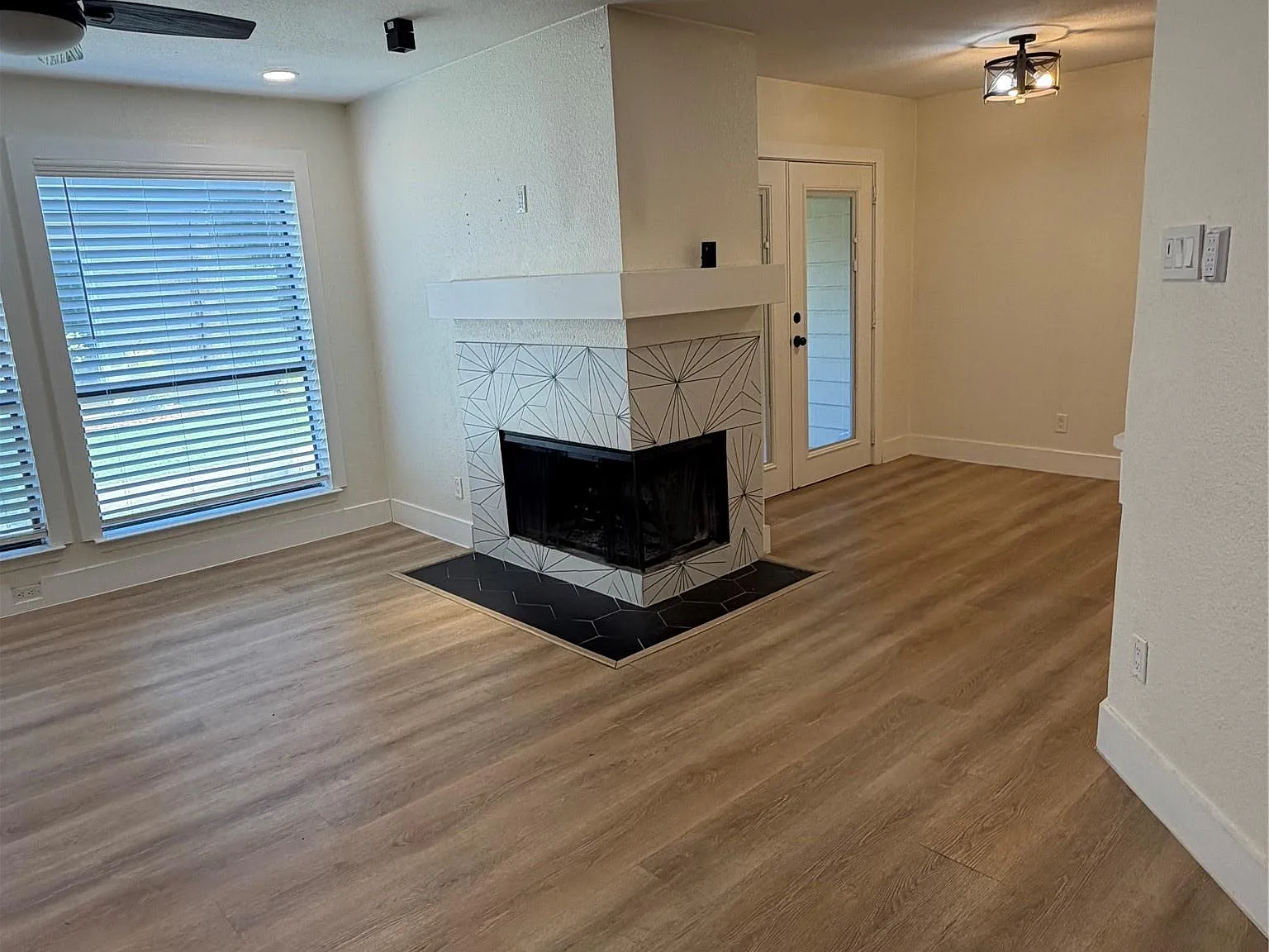 2 bed, 778 sqft, $1,600 — Photo 1