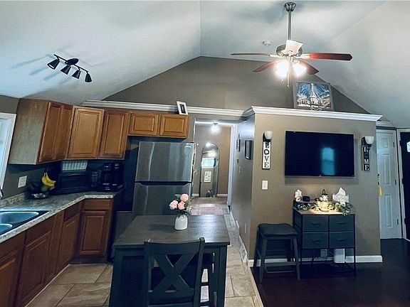 4th image of 4982 Aitchison Rd