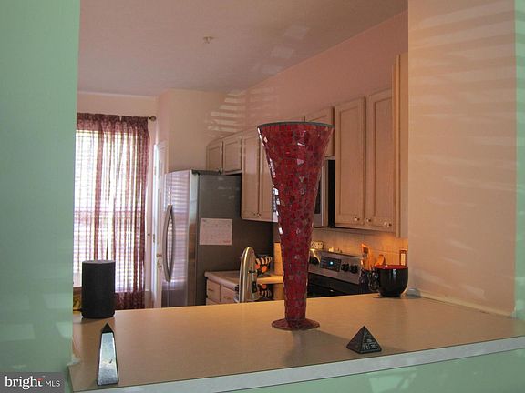 5th image of 105 Spencer Cir