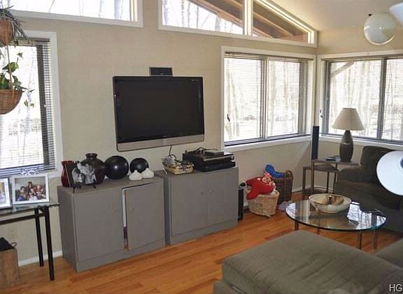 5th image of 6 Tamarack Ln