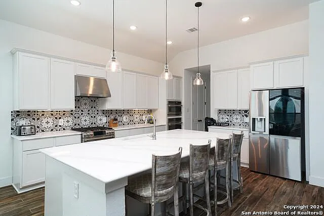4 bed, 3.5 bath, 2858 sqft, $3,400 — Photo 4
