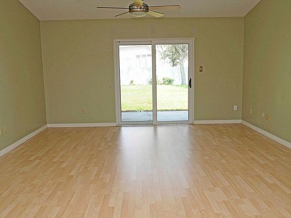 4th image of 340 Copperstone Cir