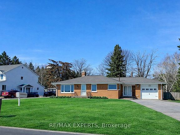 2nd image of 2088 Killarney Beach Rd