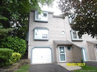 28 Melrose Dr APT 9C, Toms River, NJ 08753