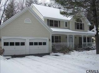 15 Cindy Ln, Halfmoon, NY 12065