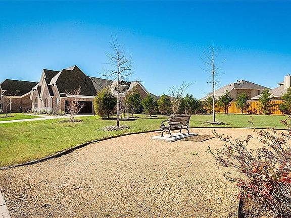 5th image of 2832 Mariposa Dr