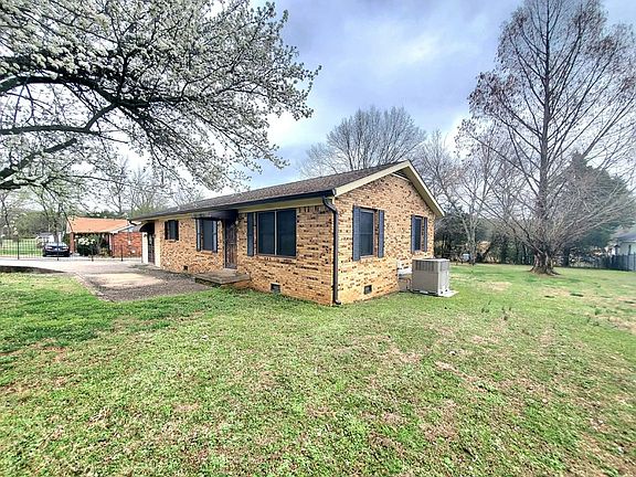 5th image of 18 Roberts Ln