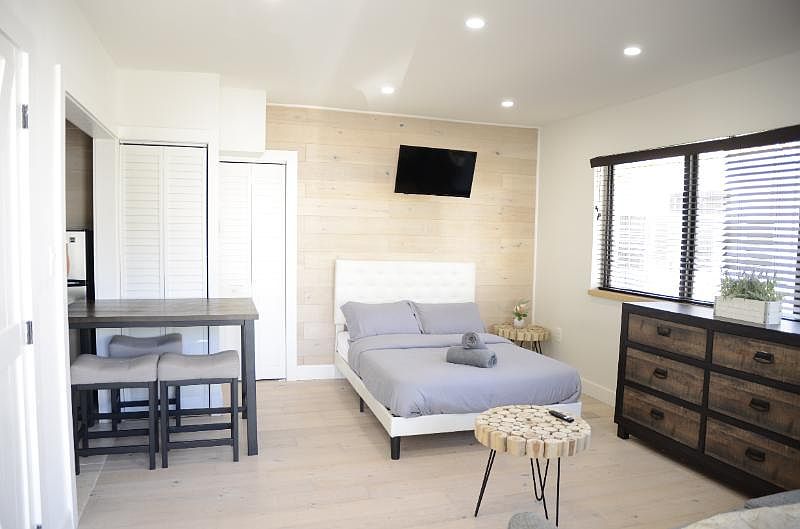 1st image of 730 14th Pl APT 8