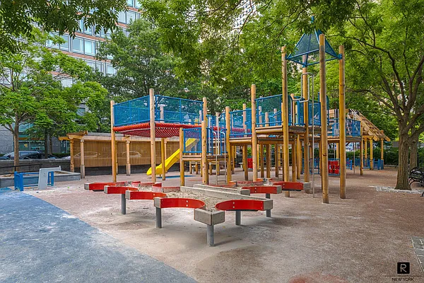 Sold by R New York | media 20