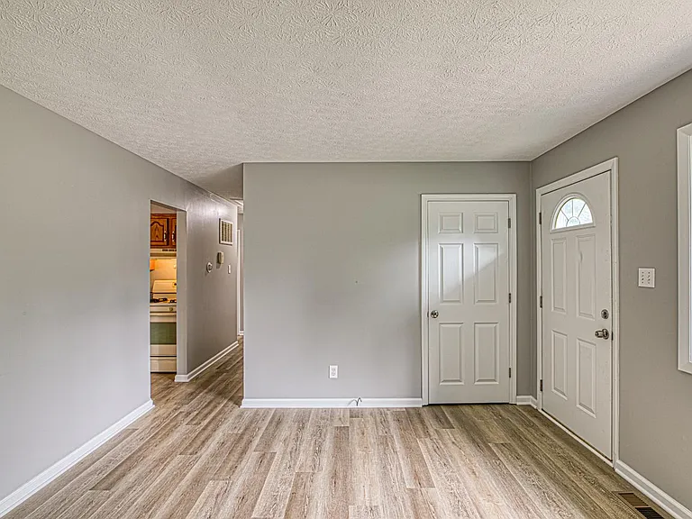 8111 Edsel Ln — Photo 3