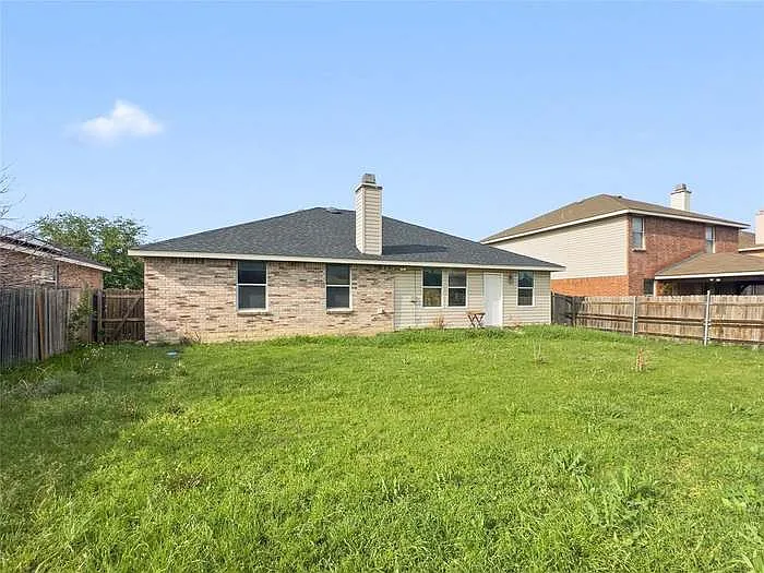 2043 Plains Ct — Photo 3