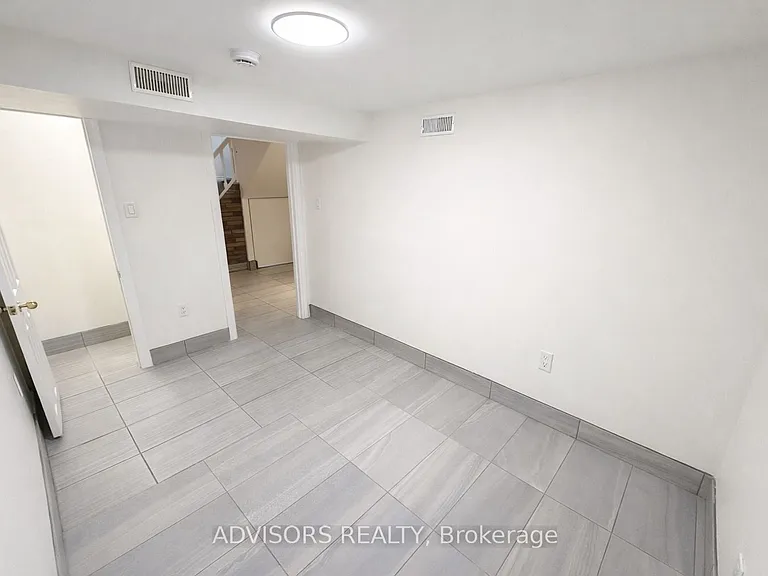 1470 Fisher Ave — Photo 8