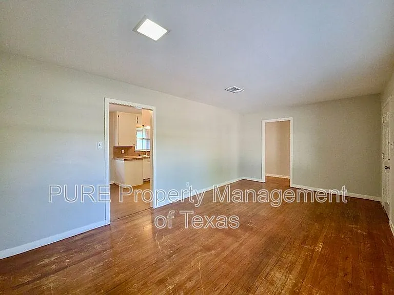 1408 Glencrest Dr — Photo 4