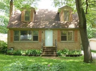 6N971 Elgin St, South Elgin, IL 60177