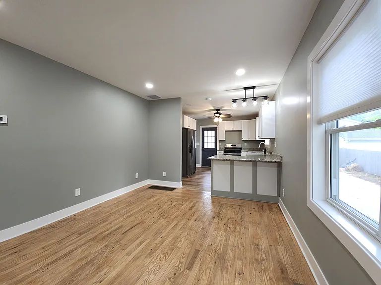 2201 E Ashman St — Photo 5