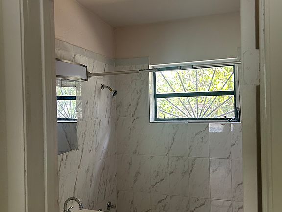 5th image of 528 NW 7th St