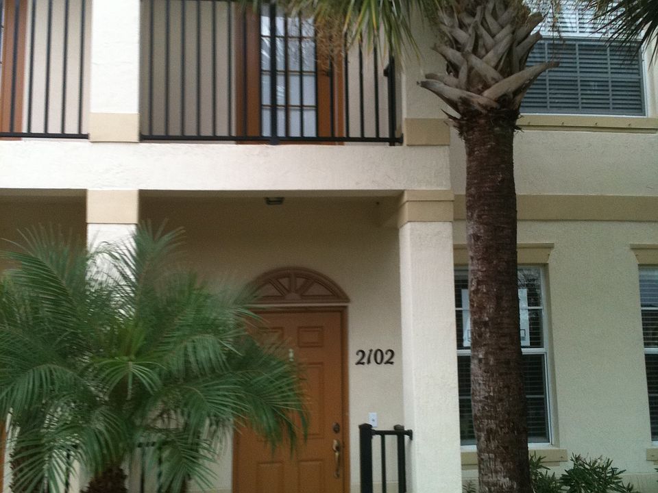 1st image of 2102 SE Grand Dr