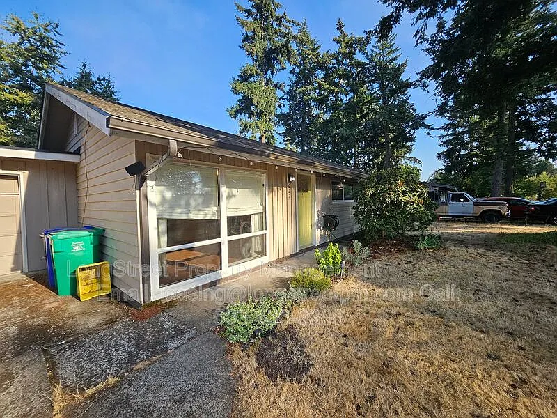 3 bed, 1.0 bath, 1000 sqft, $2,295 — Photo 3