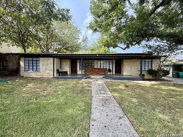 215 Deerwood Dr