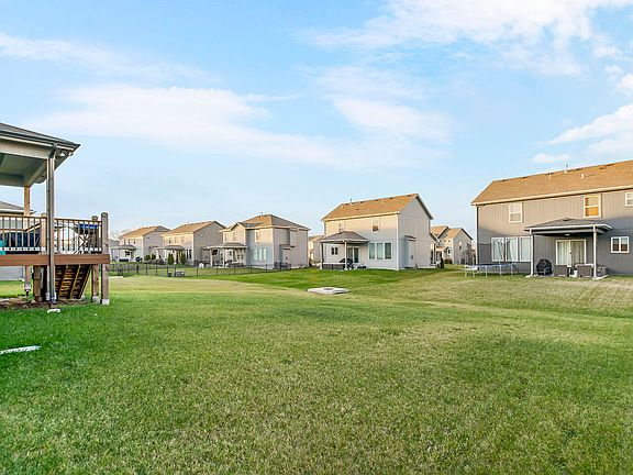 4th image of 1812 NE Ravenwood Dr